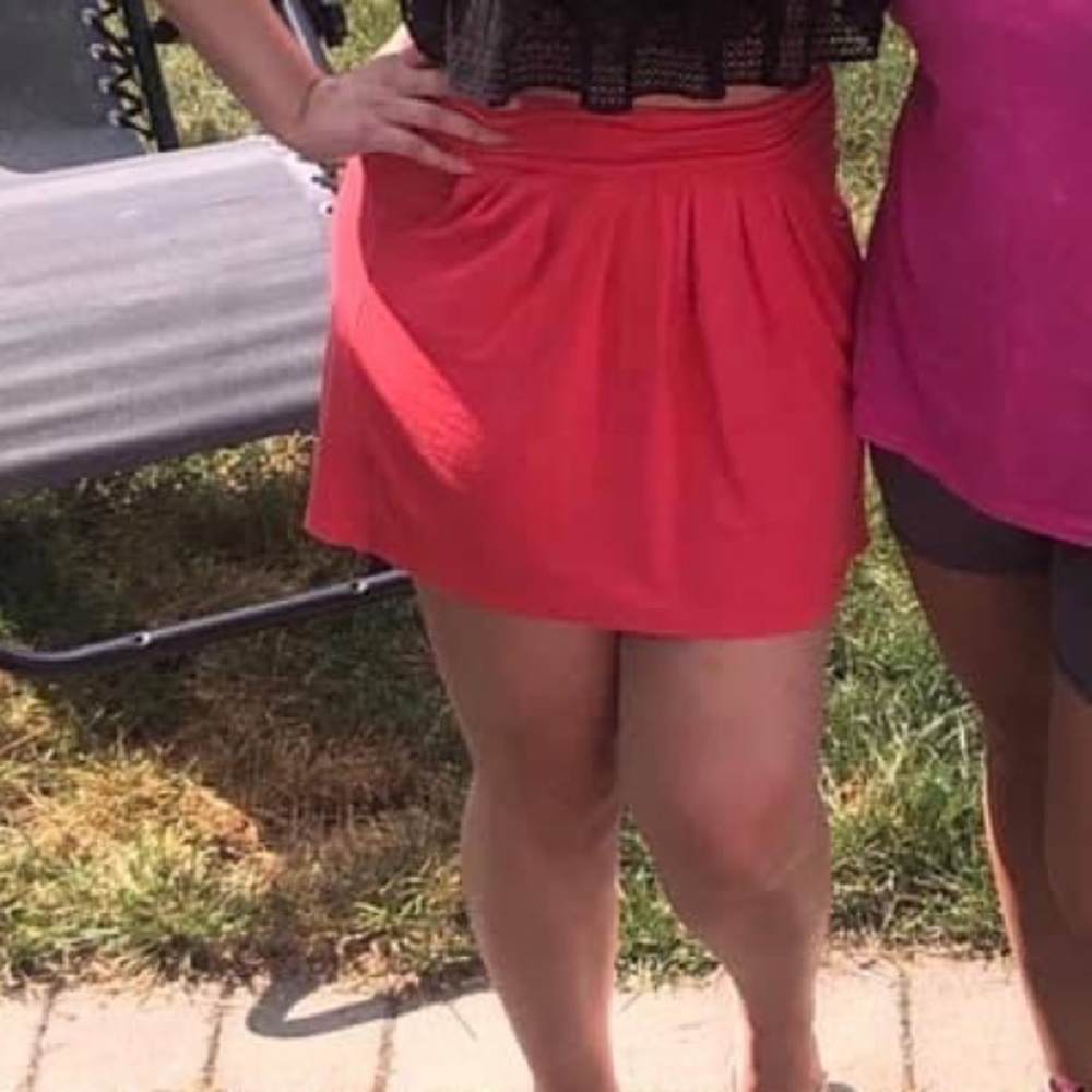 Comfy coral Venus mini skirt